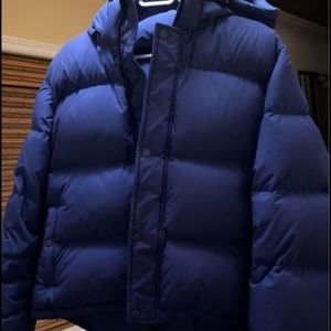 Blue Shorty Aritzia Super puff